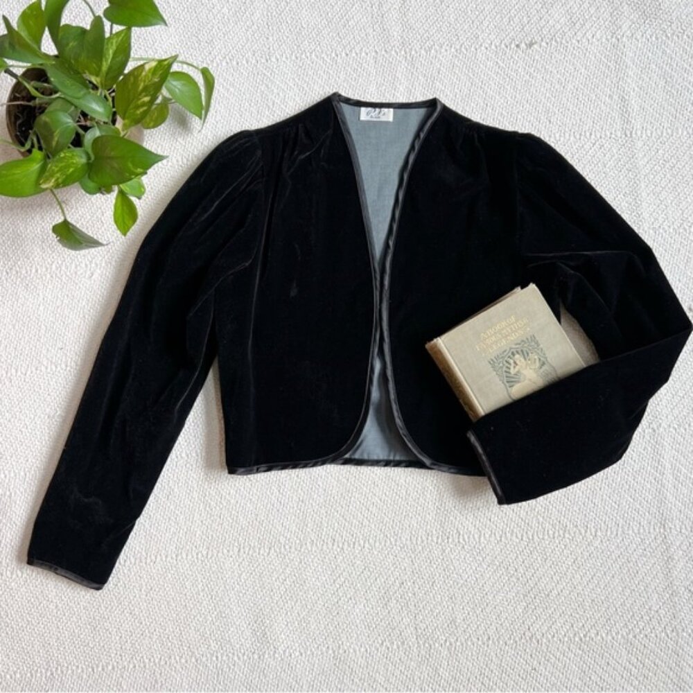 Vintage Black Velvet Semi Cropped Open Jacket